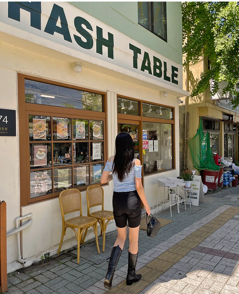 리리앤코 라이던 스판 물결 오프숄더 티셔츠