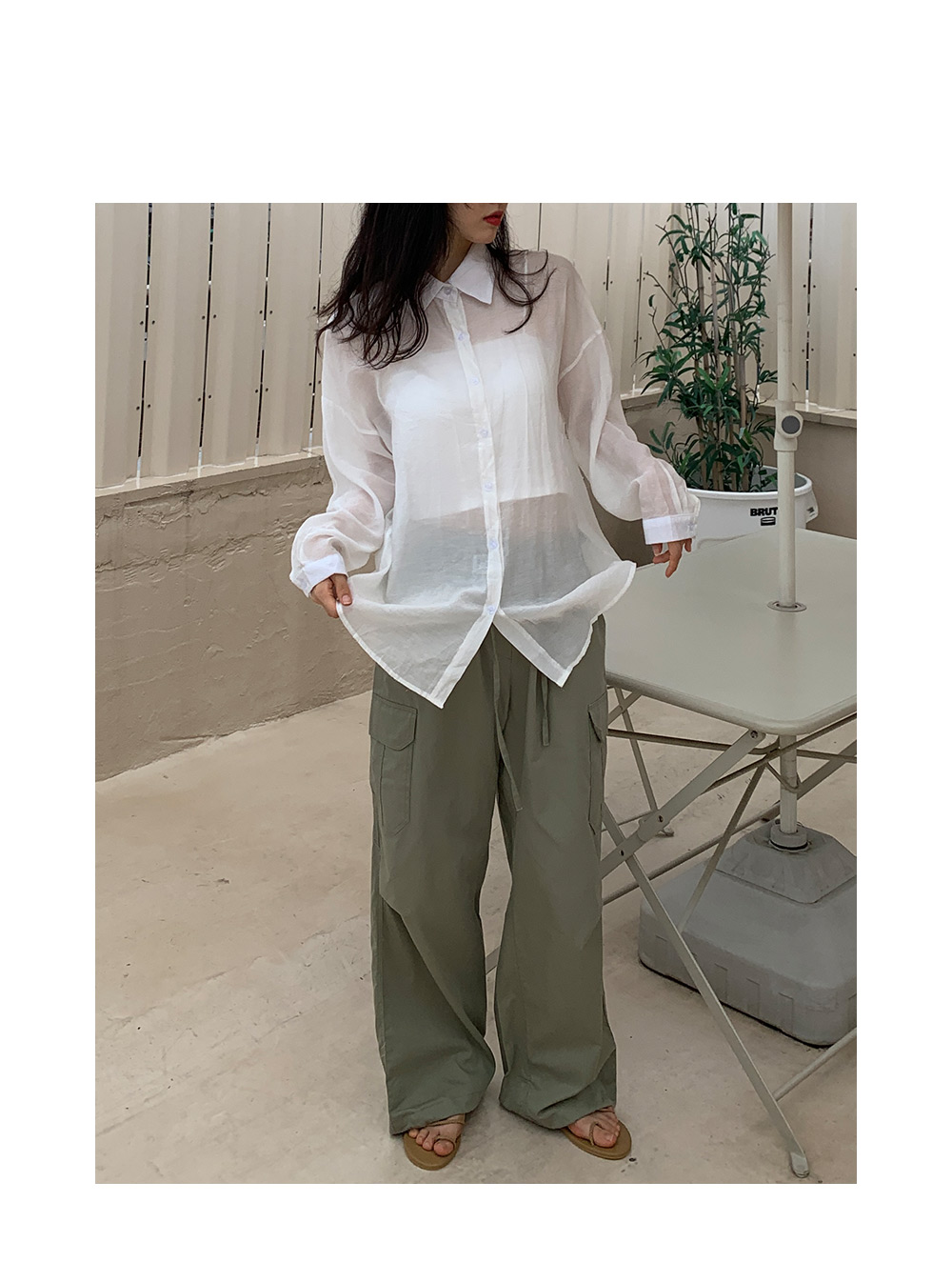 Johndoe ライトグレー ワイドパンツ サイドポケット付き Johndoe ライトグレー ワイドパンツ サイドポケット付き
