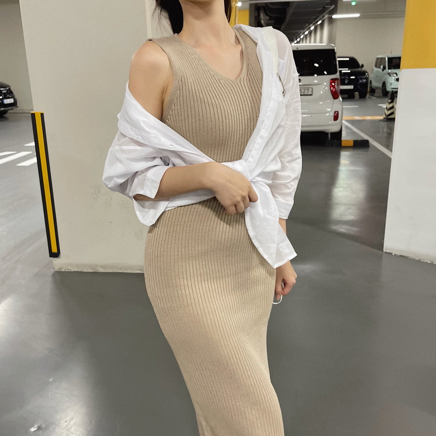 Vネックニットノースリーブワンピース | レディースファッション通販