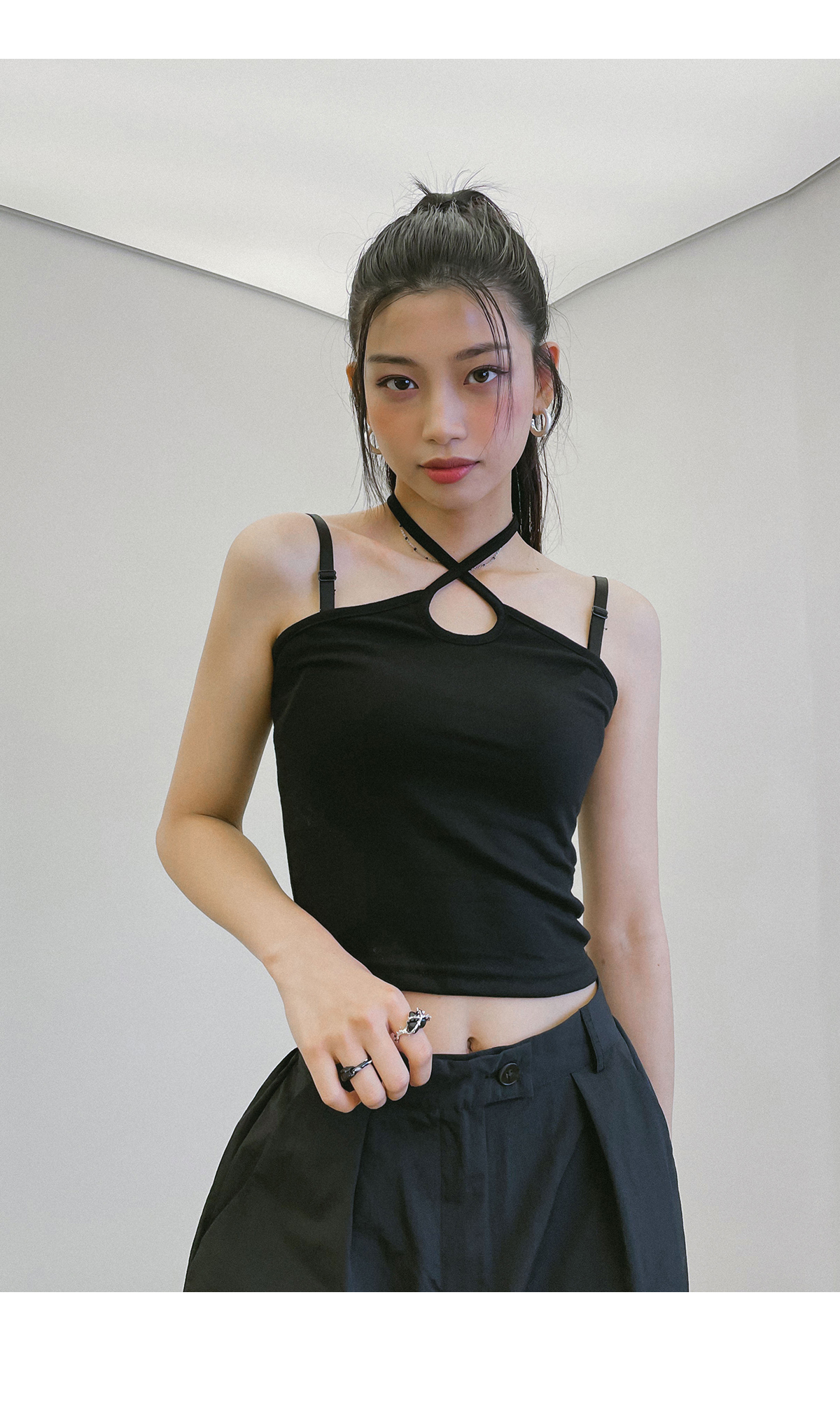 ozzcroce オッズクローチェ ホルターネックキャミソール 黒赤 送料込 Ozz Croce ホルターネック付きラメ龍プリントメッシュ重ね