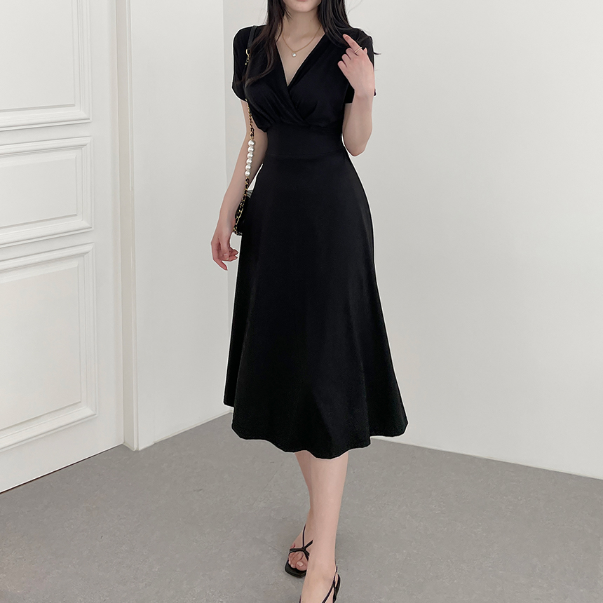 【新品】ディーホリック　アンバランスネックシャーリングワンピース　膝丈　韓国 アンバランスネックシャーリングワンピース | レディース