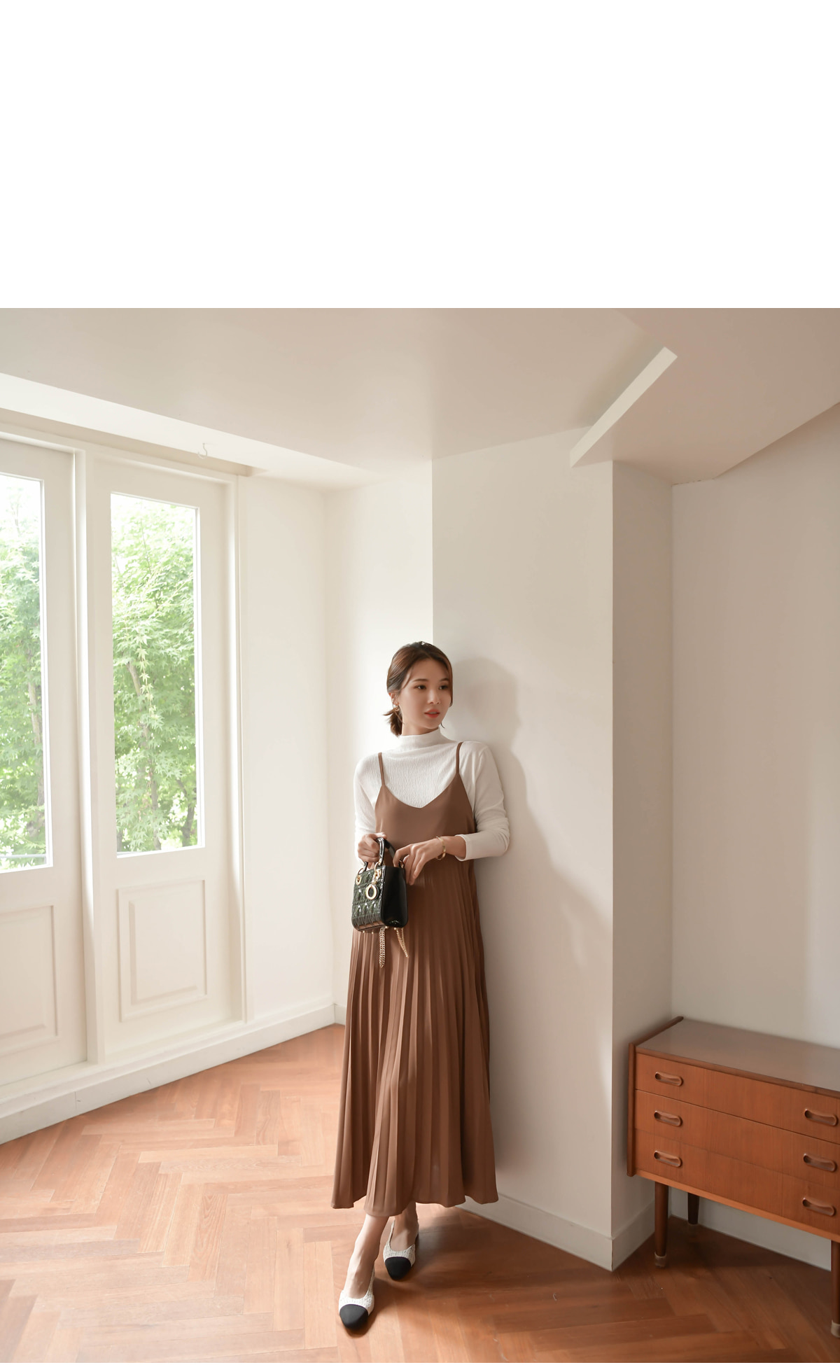 Vネックプリーツキャミワンピース | レディースファッション通販 - DHOLIC