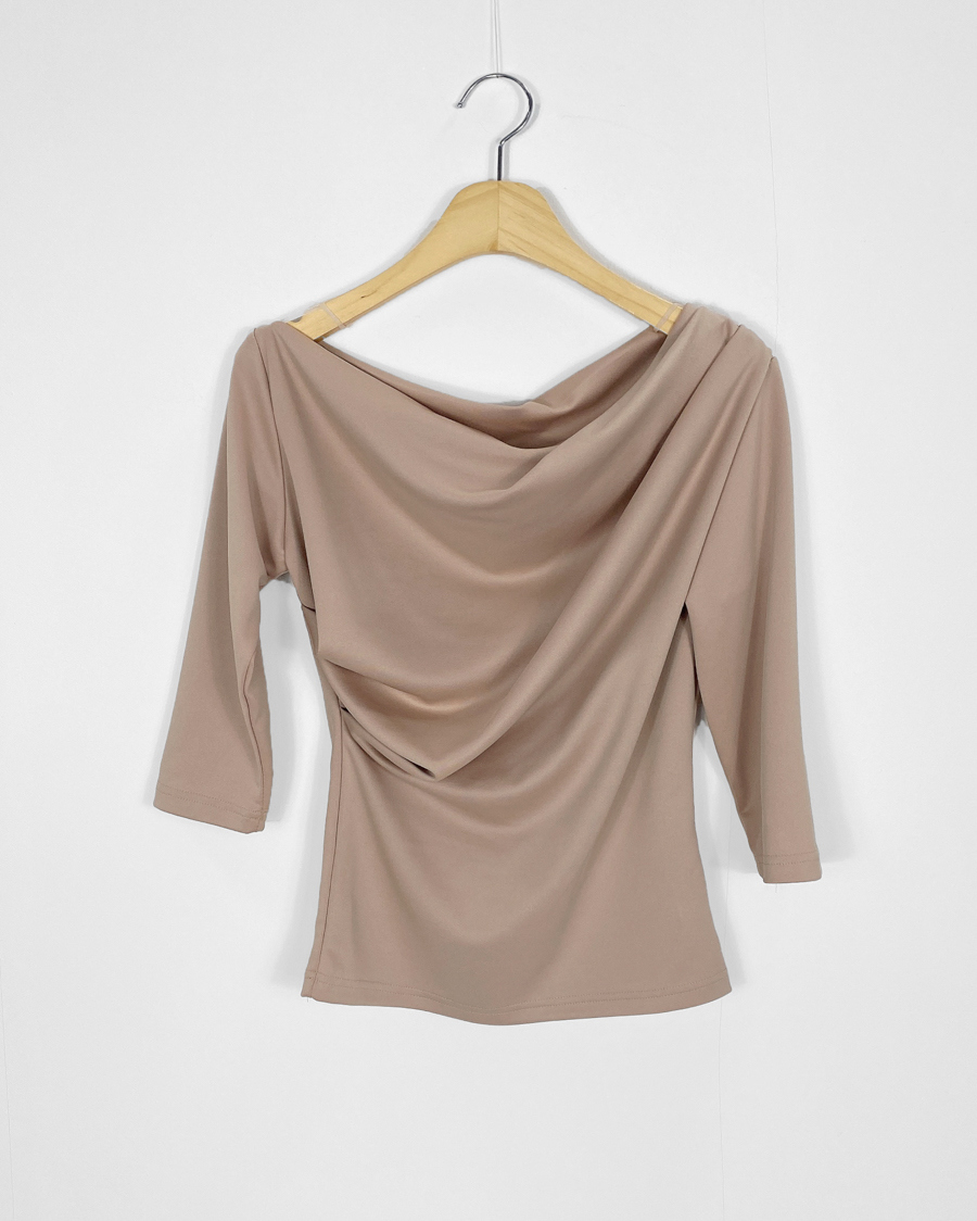 dholicシャーリングオフショルダーTシャツ　ネイビー シャーリングオフショルダーTシャツ | レディースファッション通販