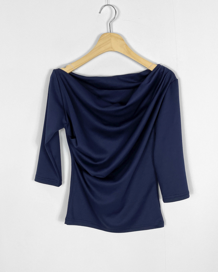 dholicシャーリングオフショルダーTシャツ　ネイビー シャーリングオフショルダーTシャツ | レディースファッション通販