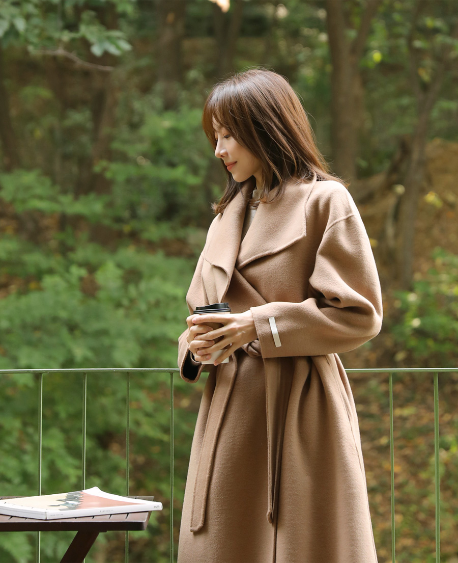 ストラップ付ハイネックハンドメイドコート(キャメル) | レディース