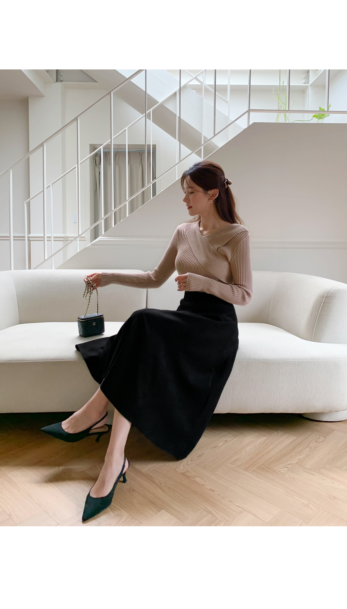 お値下げ不可…デサント　黒白　ニット　M 美品 折り返しクロスVネックニット | レディースファッション通販 - DHOLIC