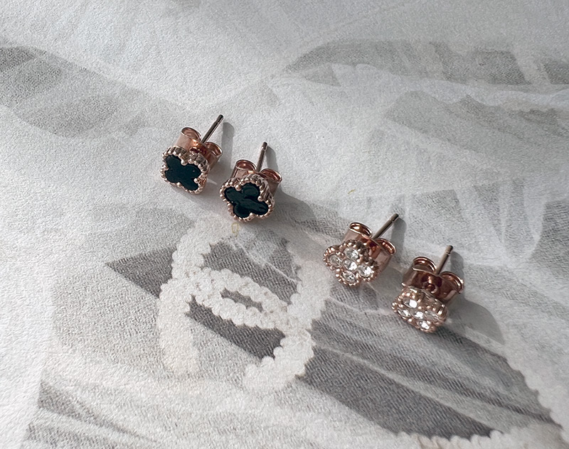 ミニクローバーモチーフピアス2SET | レディースファッション通販 - DHOLIC