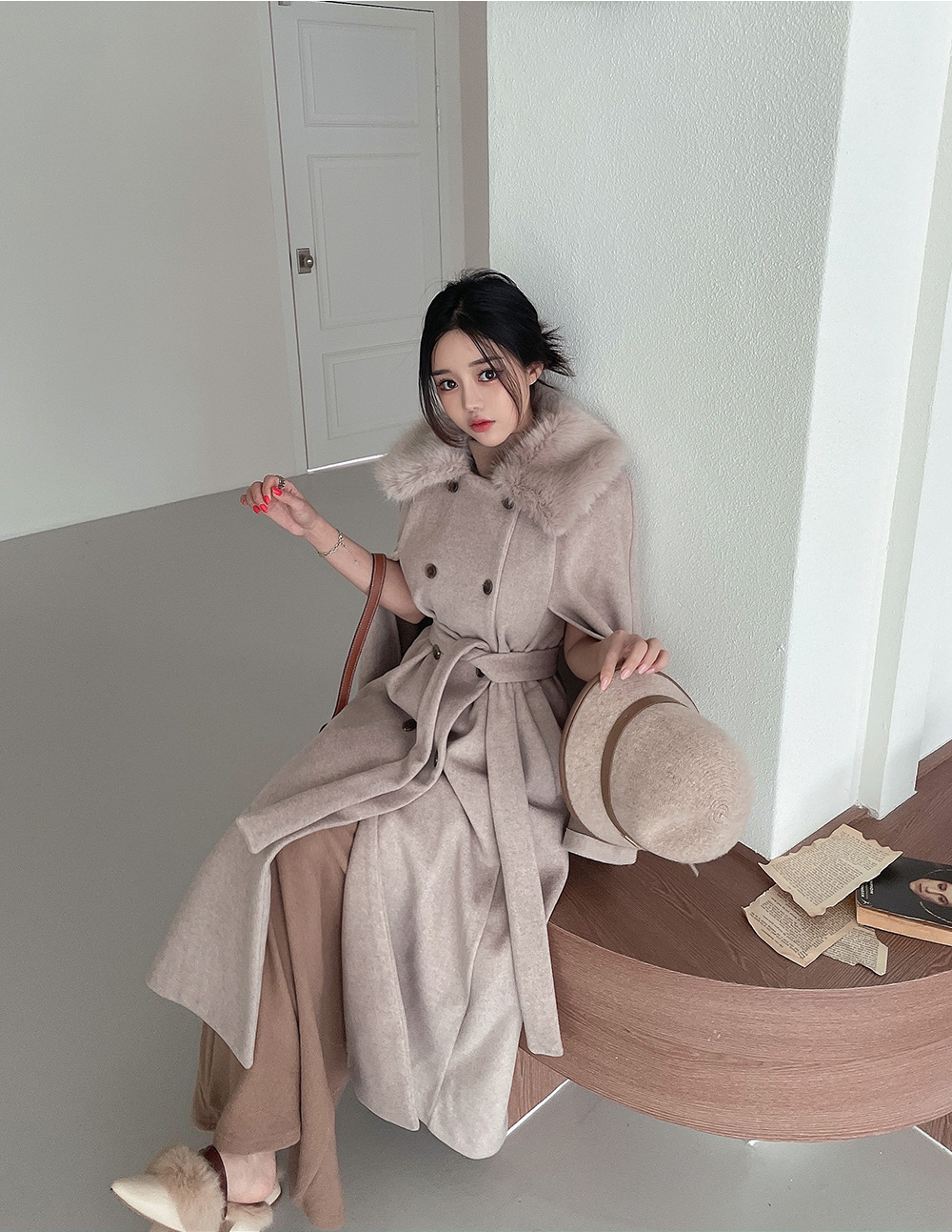 ストラップ付ファーカラーダブルボタンケープコート | レディース