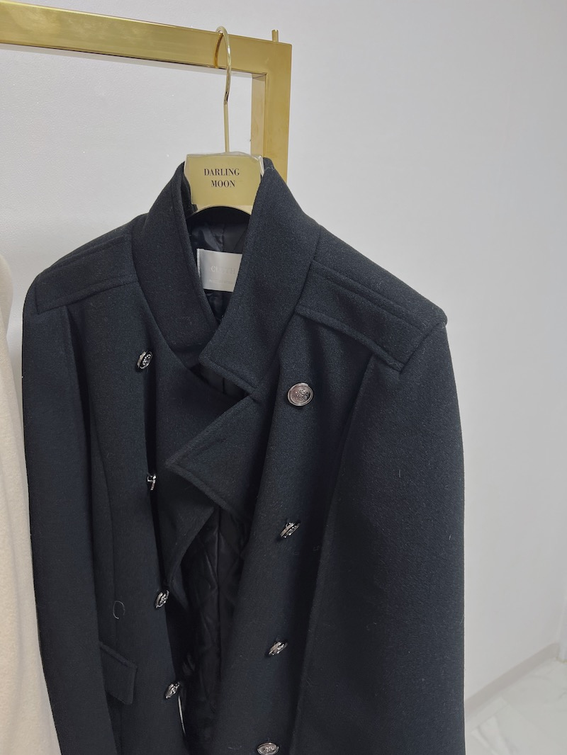 dholic キルト裏地ダブルボタンケープ風ジャケット・p462512 キルト裏地ダブルボタンケープ風ジャケット | レディース