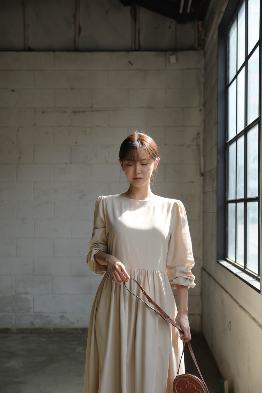 ラウンドネックベージュワンピース | レディースファッション通販 - DHOLIC