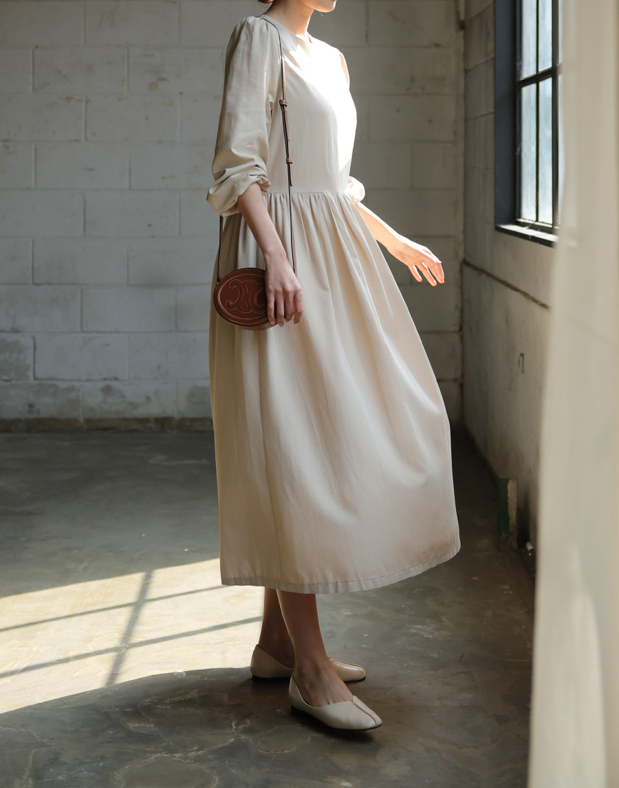 ラウンドネックベージュワンピース | レディースファッション通販 - DHOLIC