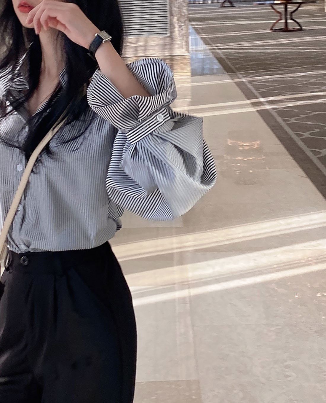 黒と金のストライプカフリンクス 1607850_info_20230330_182322_5