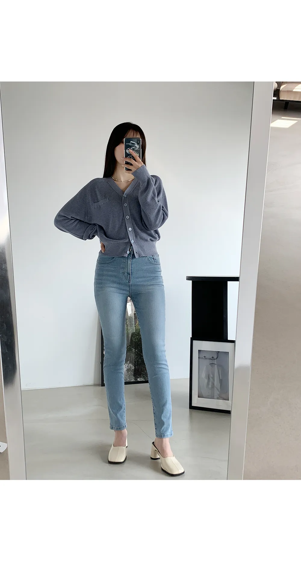 ライトブルー スキニーデニム & トップス セット 二ーカットライトブルースキニーデニムパンツ・全1色