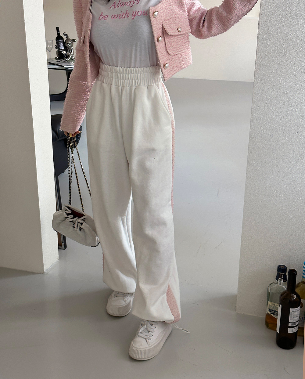 肩パッド内蔵刺繍英字半袖Tシャツ | レディースファッション通販