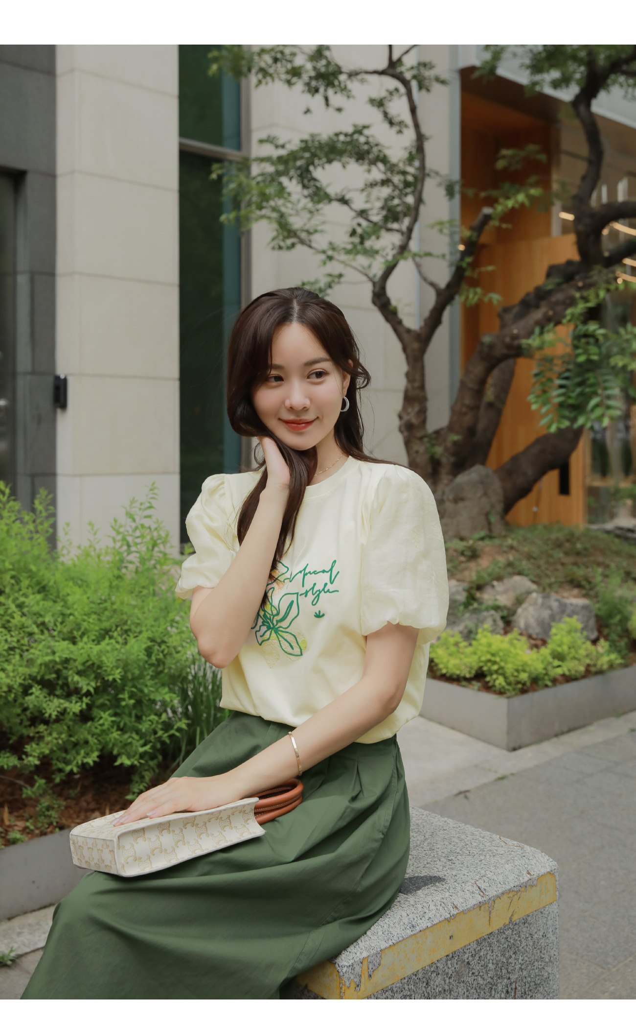 フラワー刺繍パフスリーブTシャツ | レディースファッション通販