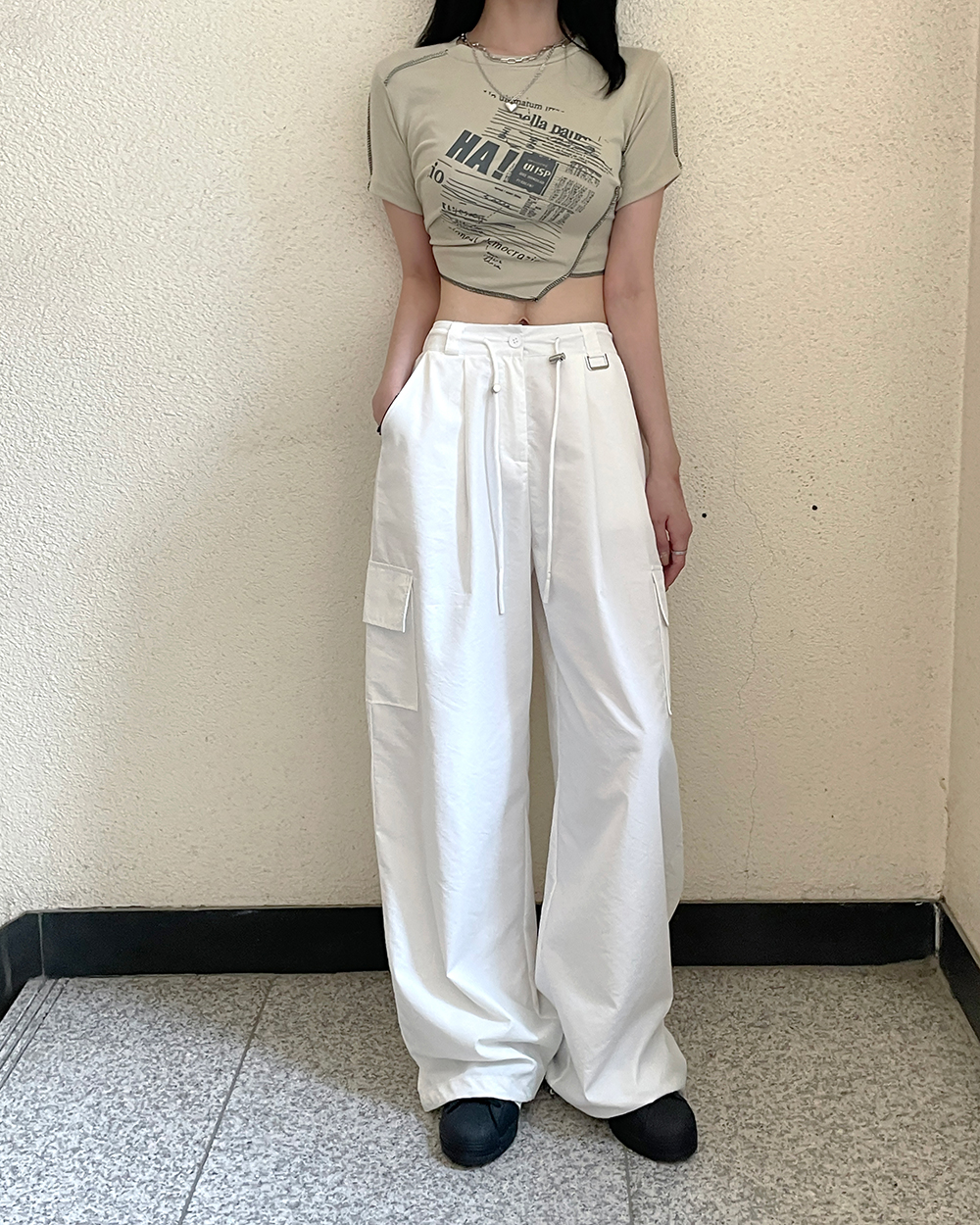【タグ付き新品】2023 theory カーゴ　ワイドパンツ　白　00 スクエアリングワイドカーゴパンツ | レディースファッション通販 - DHOLIC