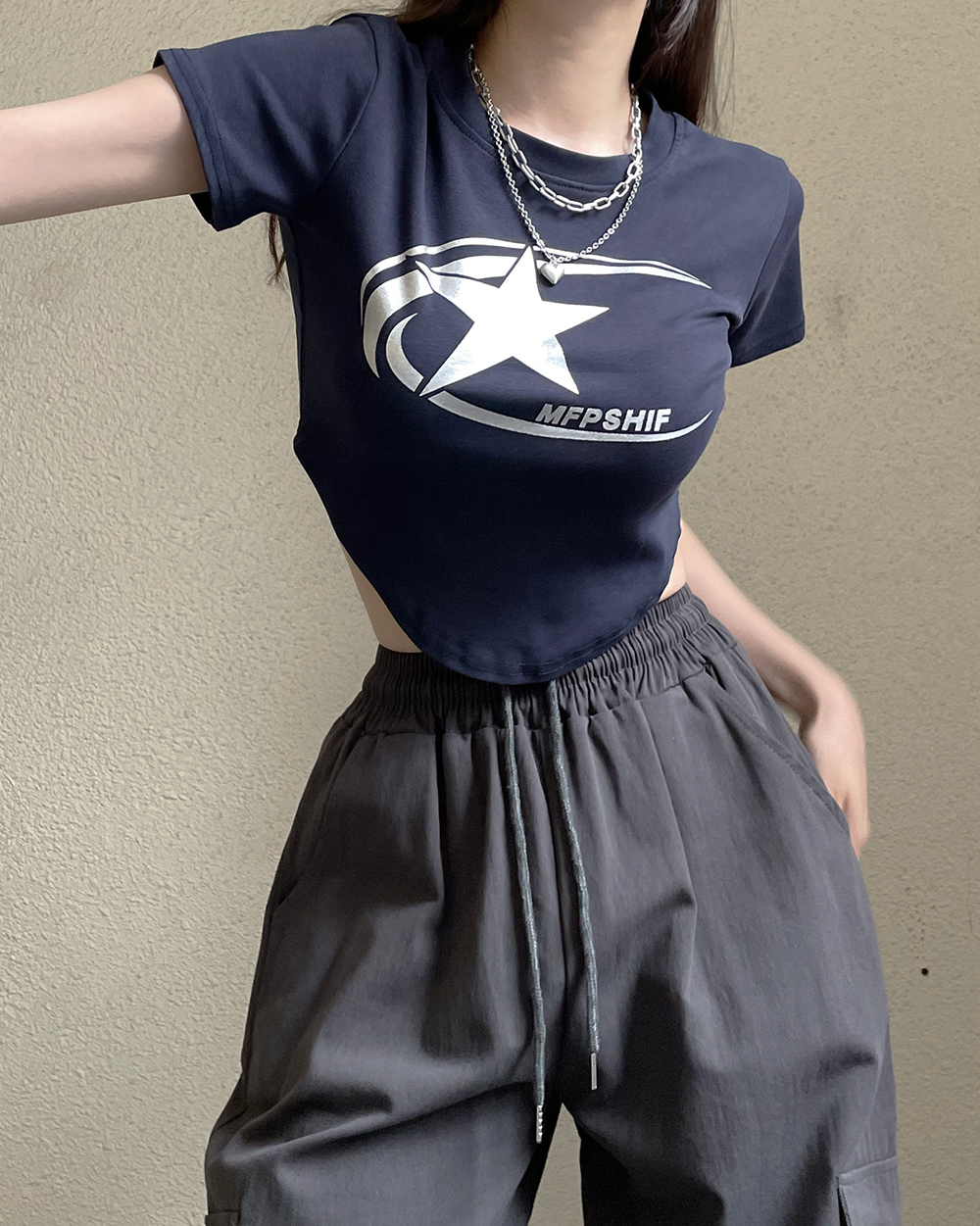 Tシャツ - [Jung Kook / ジョングク、Bright / ブライト着用商品]スタンダードロゴ リラックス クルーネックTシャツ |  カルバン・クライン 公式オンラインストア