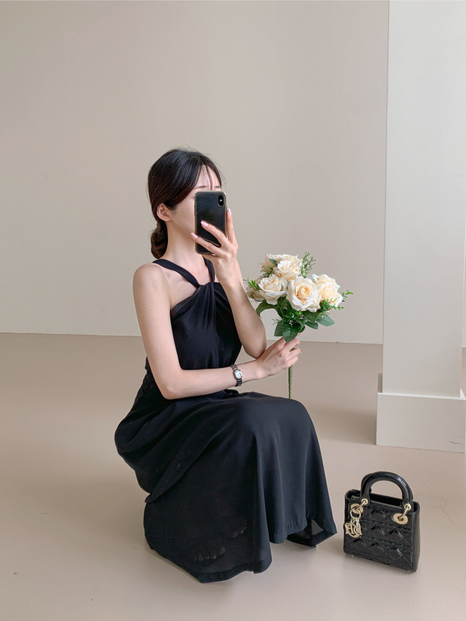 ワンピース ホルターネック ロング丈 ノースリーブ 韓国 c676 ツイストホルターネックノースリワンピース | レディース