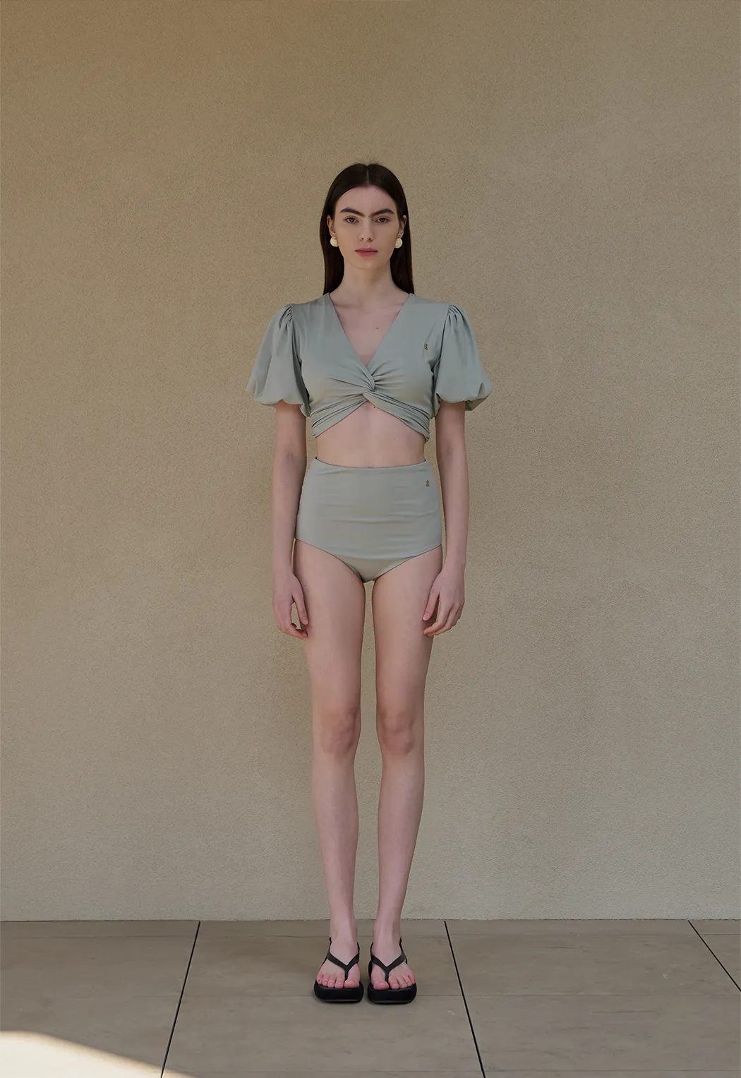 パフ袖ツイストビキニトップ(ミスティミント) | レディースファッション通販 - DHOLIC レディース ビキニ トップス ツイスト フロント Vネック プッシュアップ パッド入り 水着 トップス 固定ワイドストラップ 水着