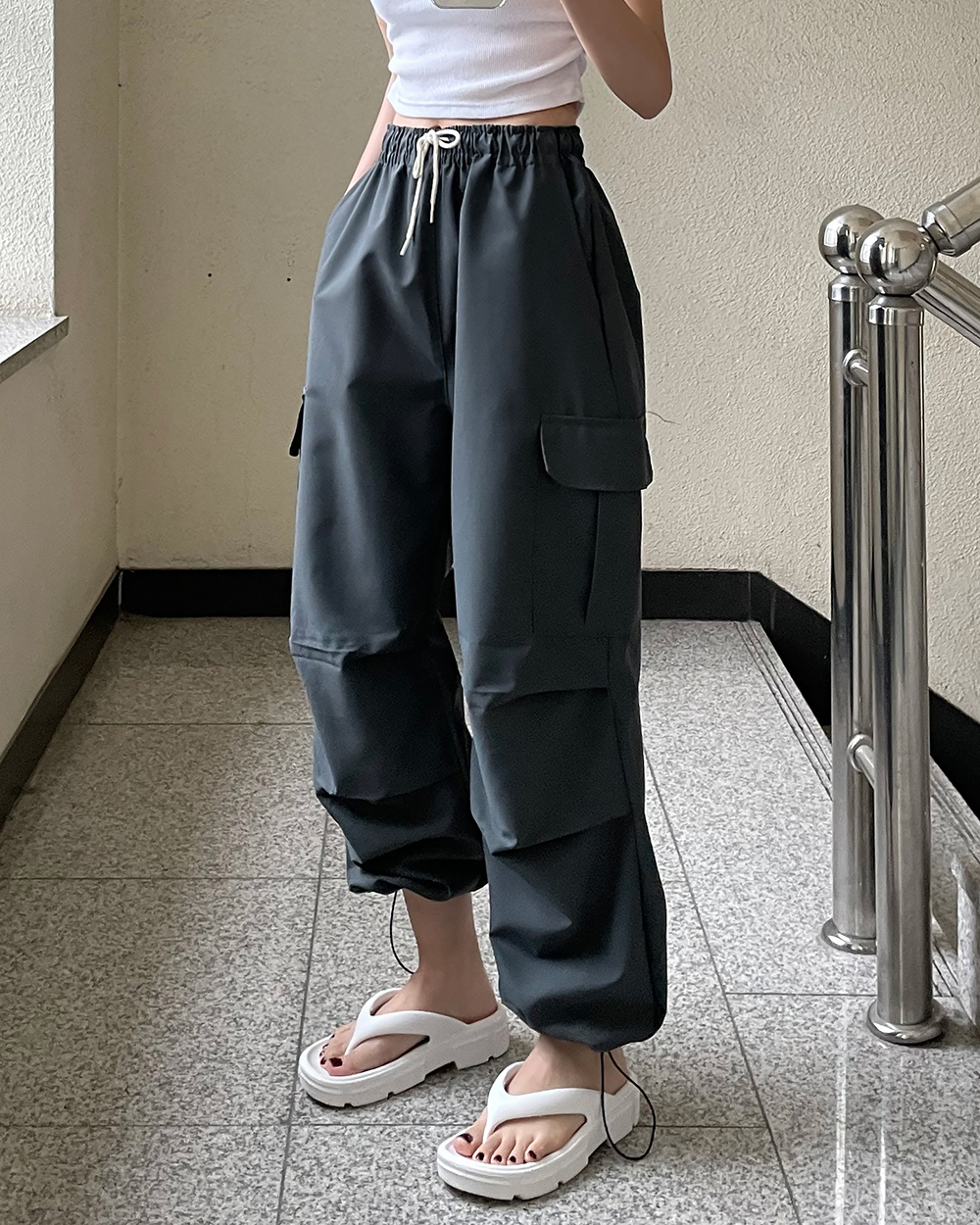 ドロストピンタックカーゴパンツ | レディースファッション通販