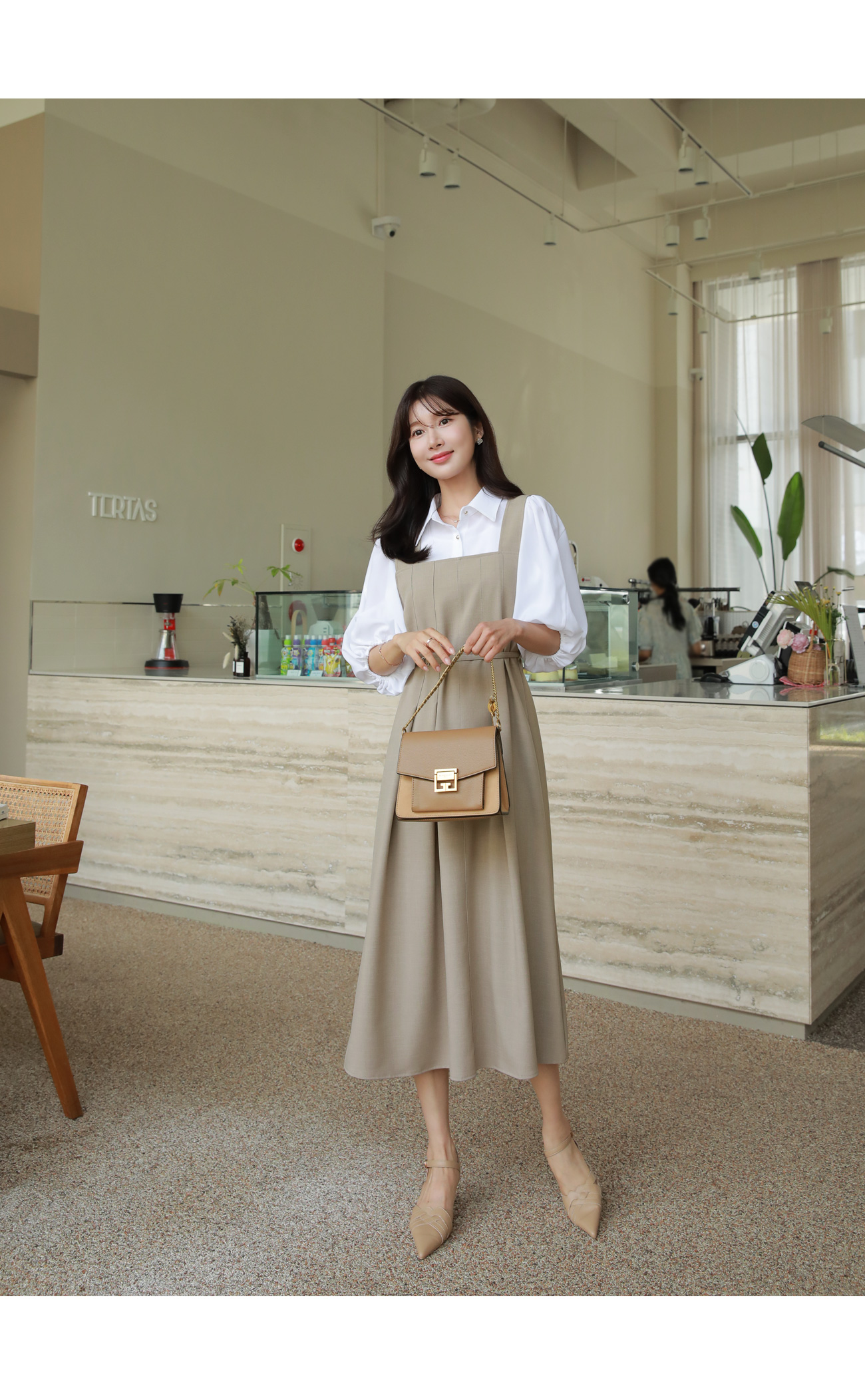 【美品】PESERICO ペゼリコ フロントタック ノースリーブ ワンピース 楽天市場】ina イナ aranciato別注 胸切替タック Vネック