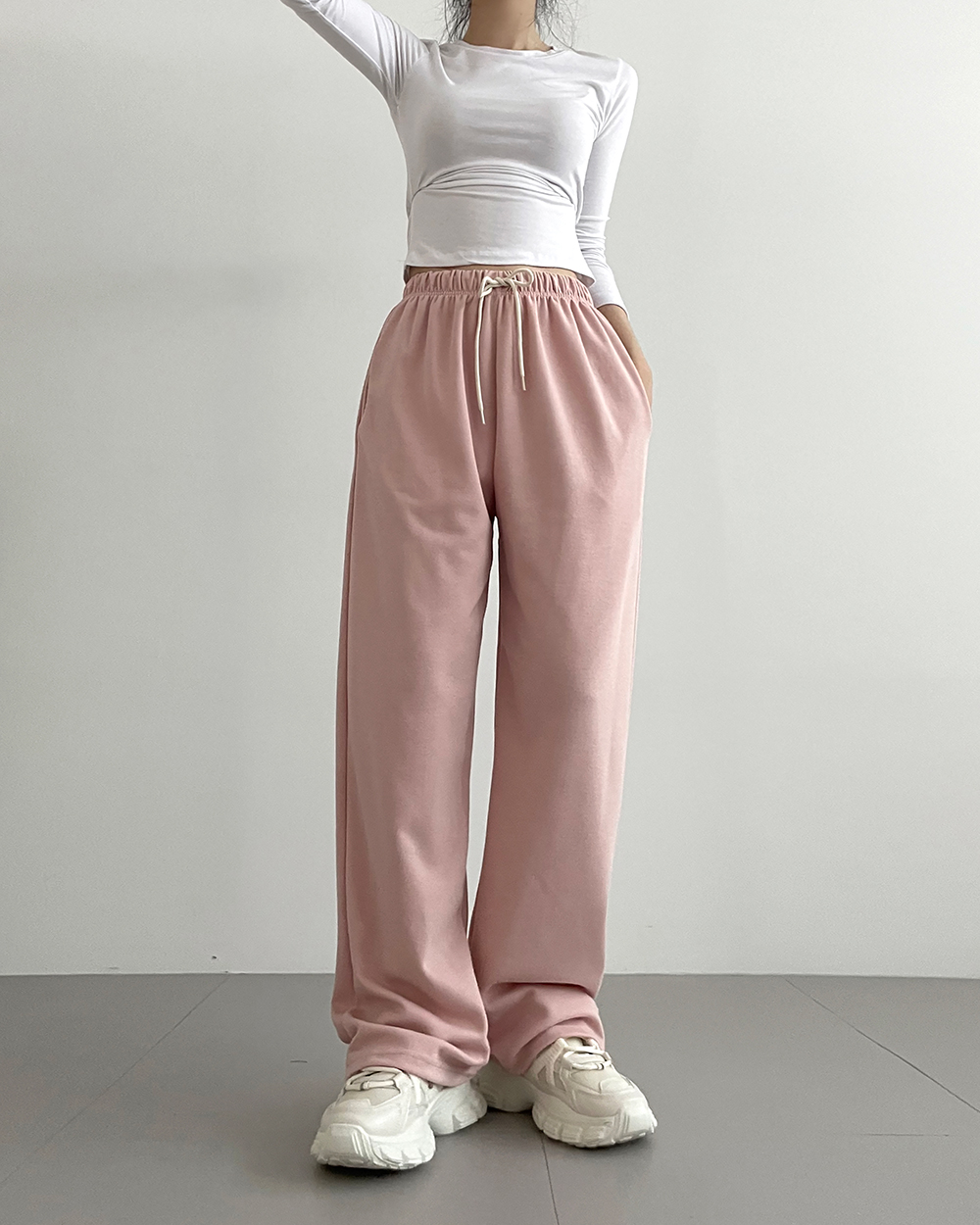 トゥエモントレゾア　スウェットパンツ　綺麗なシルエットです temt002-980-1vv.jpg