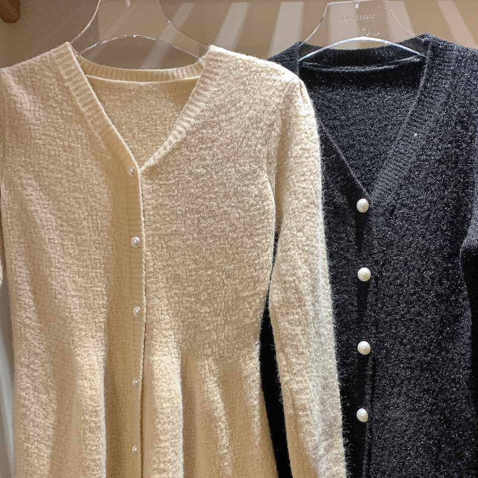 Vネックパール調ボタンミニワンピース | レディースファッション