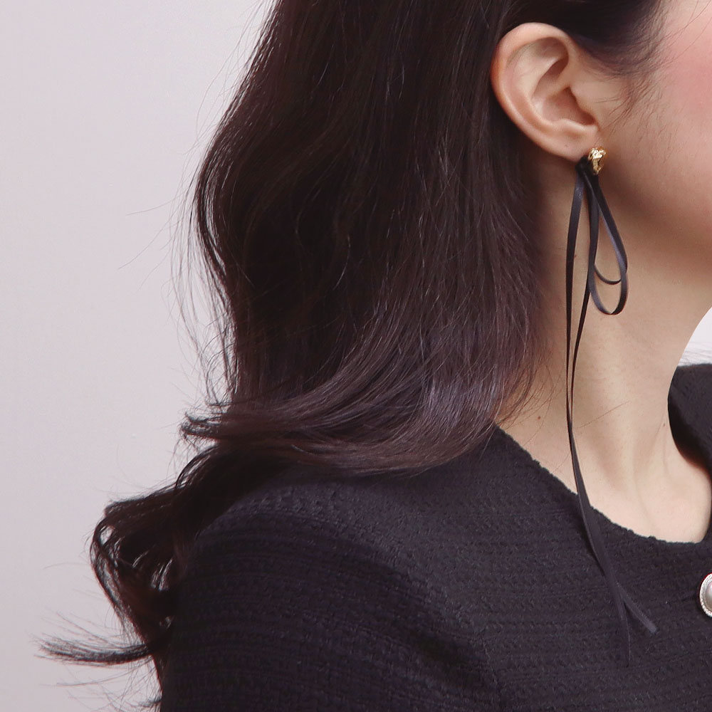 【CAROLINA BUCCI】リボンシェイプド 18Kゴールド ピアス両耳 CAROLINA BUCCI】リボンシェイプド 18Kゴールド ピアス