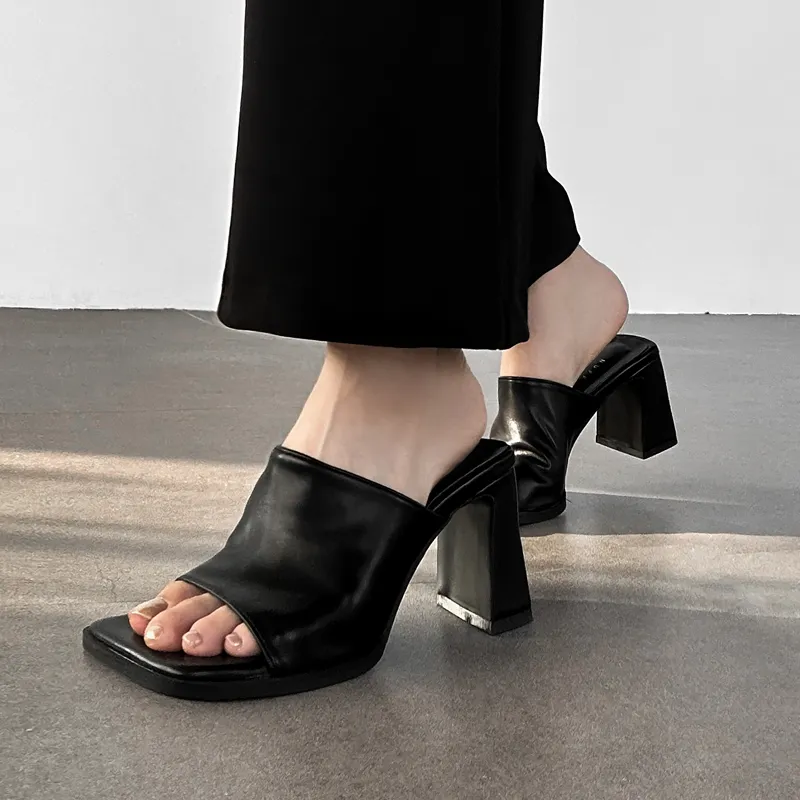 DKNY レディース Essential Halcott フラットサンダル, たまらなかっ 