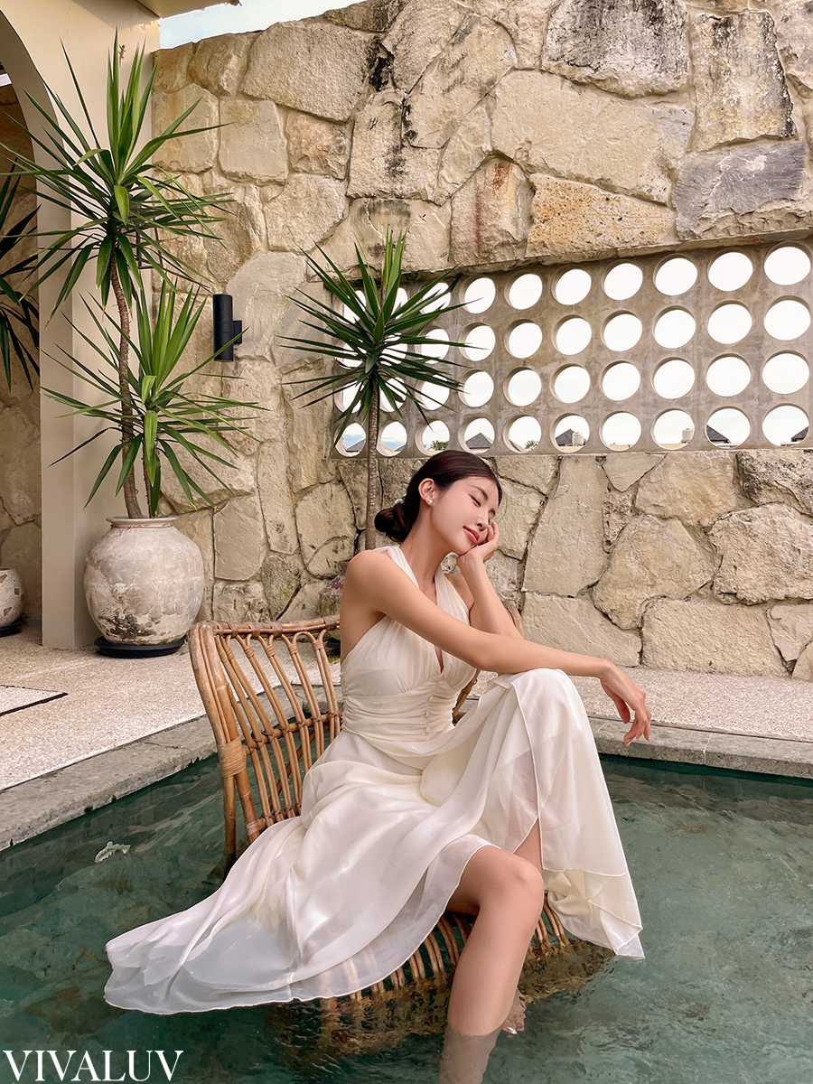 シャーリングホルターネックワンピース | レディース