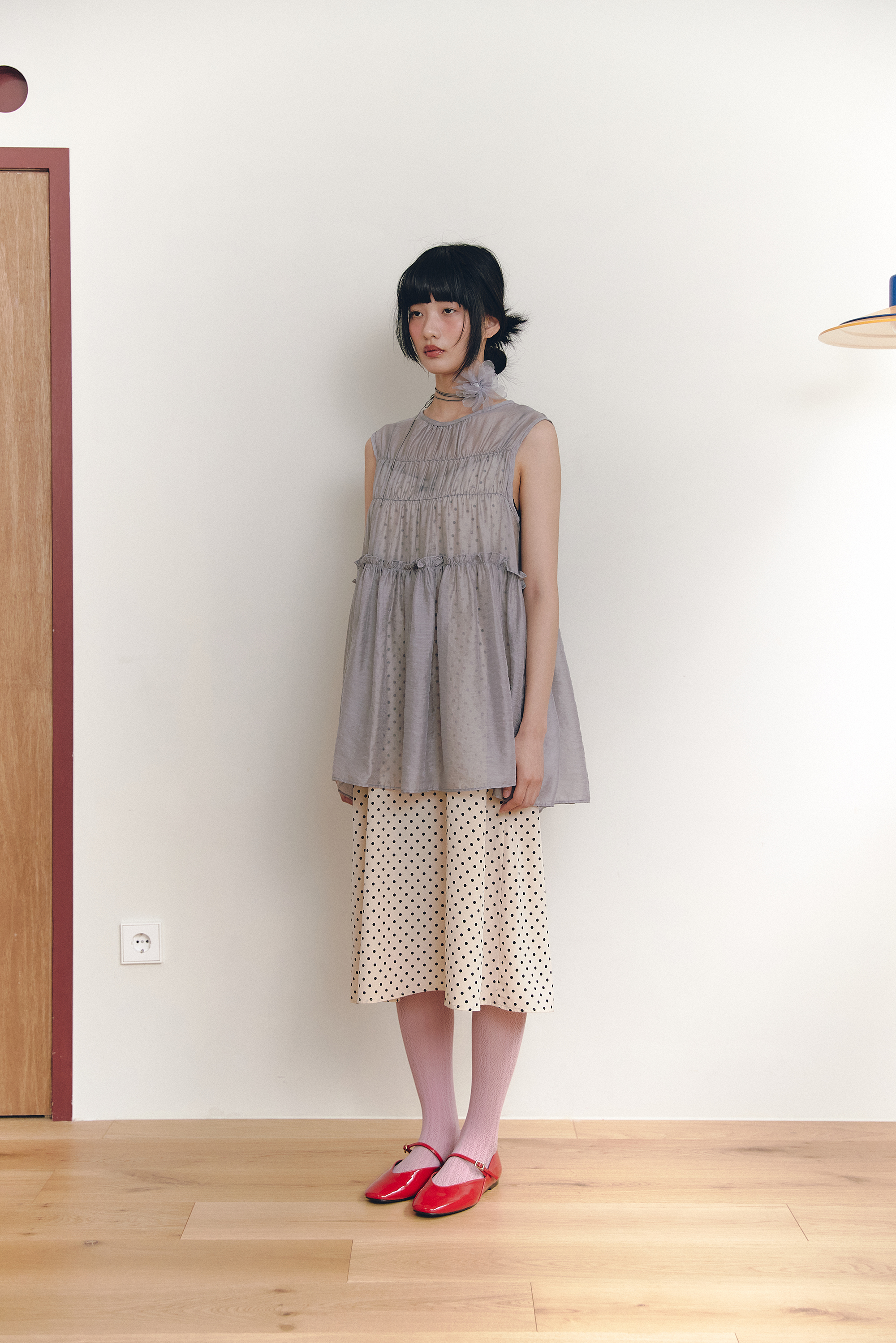 SHARESPIRITノースリーブチュニック 黒とベージュのグラデーション テンセル混シャーリングシアーチュニックノースリーブ(グレー
