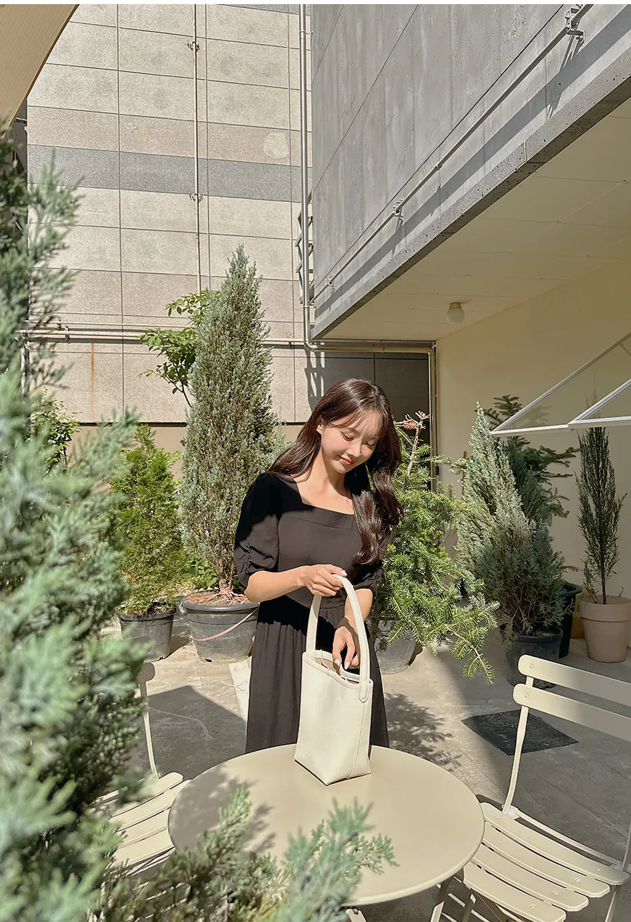 리리앤코 에이폴 셔링 퍼프 스퀘어넥 캉캉 롱 원피스