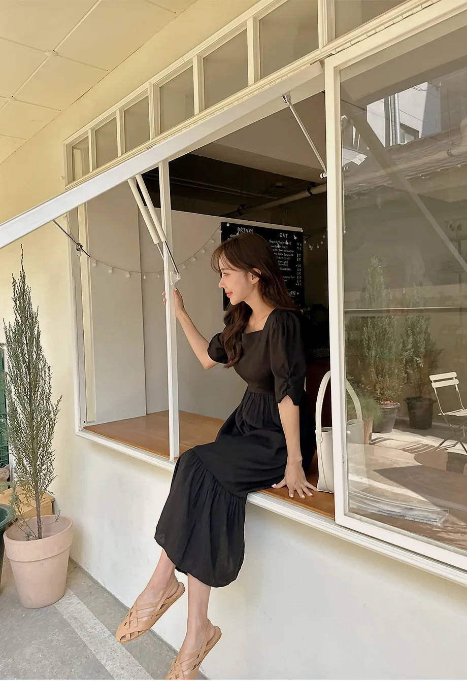 리리앤코 에이폴 셔링 퍼프 스퀘어넥 캉캉 롱 원피스