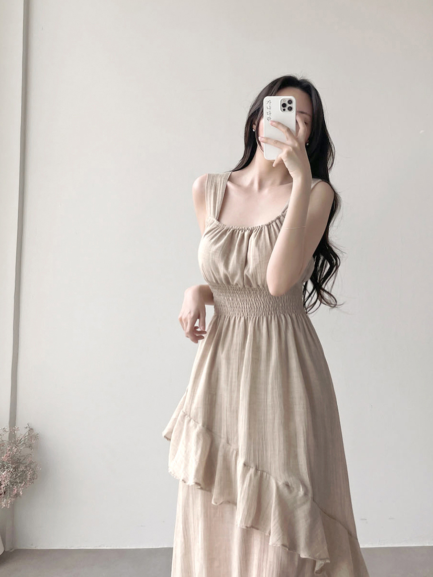 新品タグ付【Loungedress】定価25,300円シャーリングノースリワンピ Loungedress シャーリングノースリワンピース - メルカリ