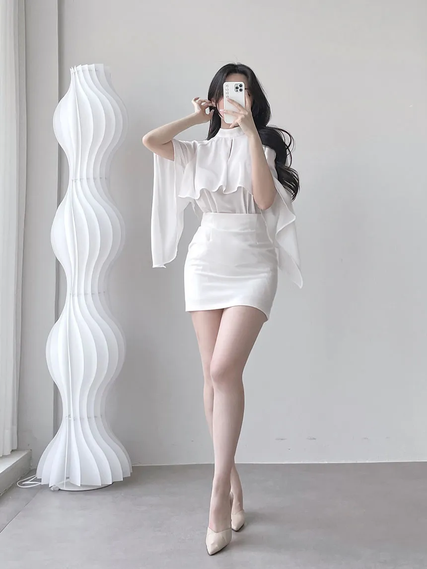 민소매 모델 착용 이미지-S1L11