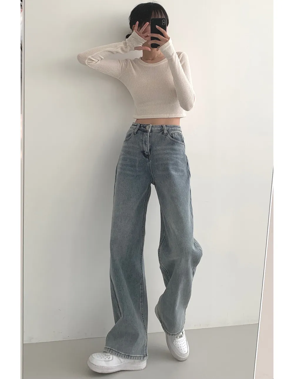 가방 모델 착용 이미지-S1L4