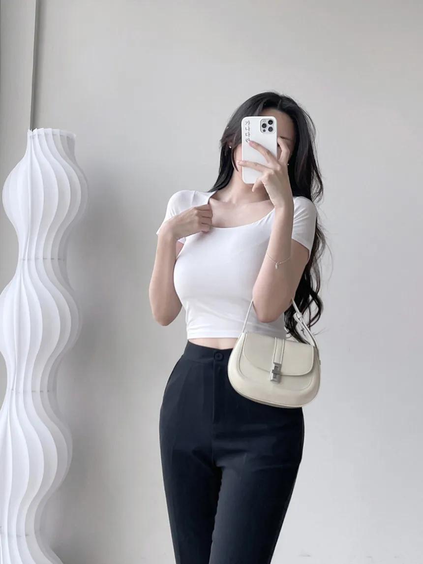 민소매 모델 착용 이미지-S1L36