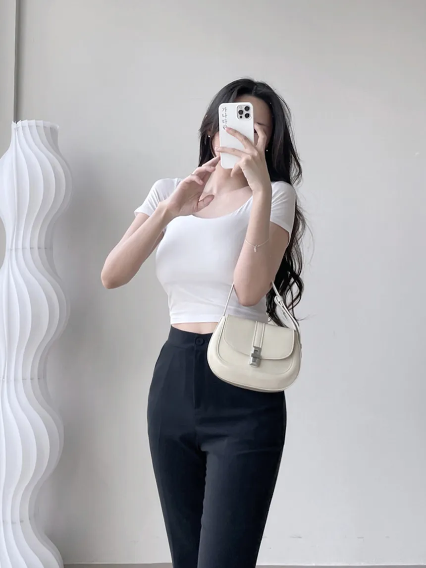 민소매 모델 착용 이미지-S1L39