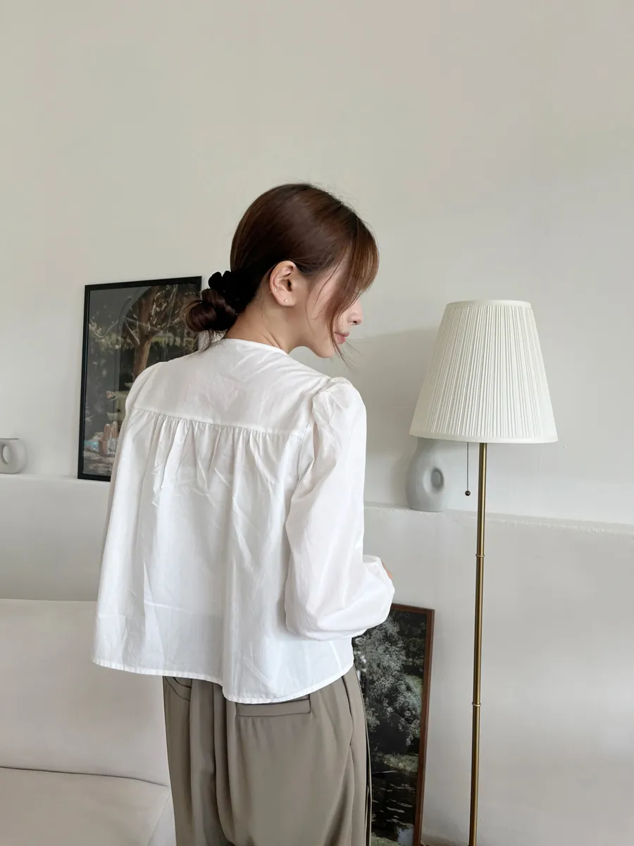 블라우스 모델 착용 이미지-S1L36