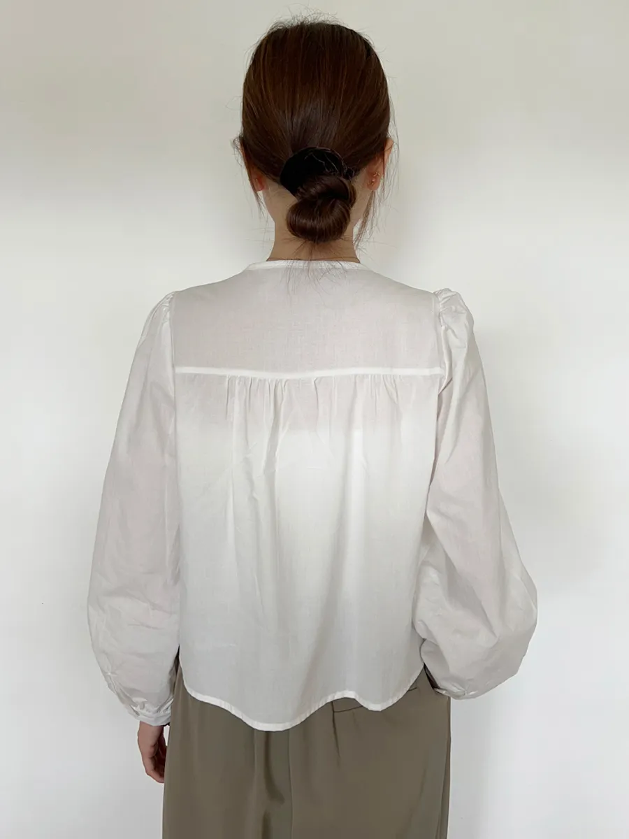 블라우스 모델 착용 이미지-S1L49