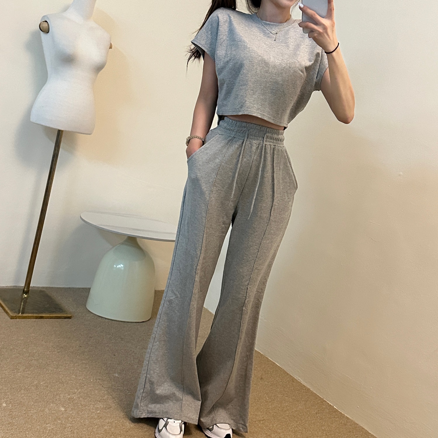 クロップド半袖Tシャツ&ラインフレアパンツSET | レディース