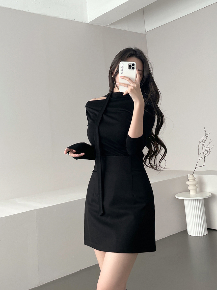 VALENTINO ツイストティテルハイウエストミニスカト 【関税込】 ハイウエストダーツラインミニスカート | レディース