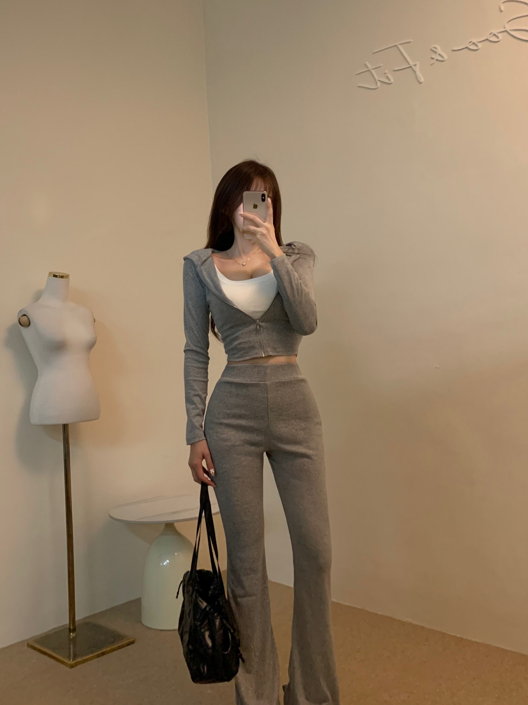 ジップパーカー セットアップ クロップド フレアパンツ スリム クロップドジップパーカー&スリムフレアパンツSET | レディース