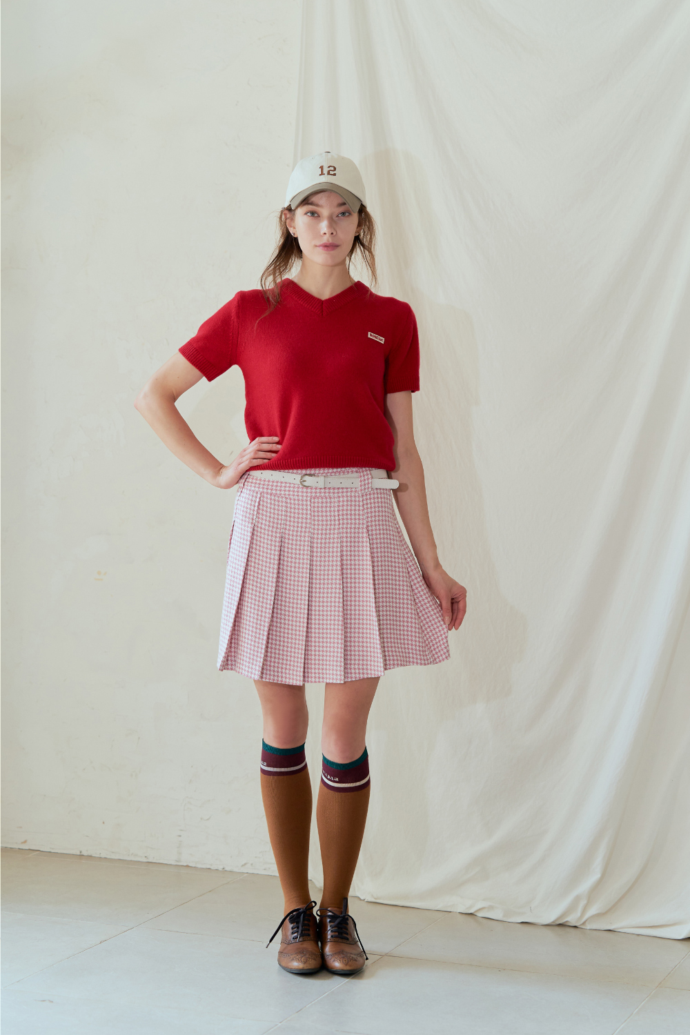 Vネックミニラベル半袖ニット(レッド) | レディースファッション通販