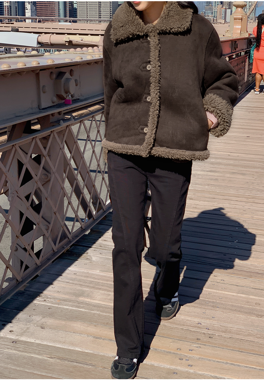 カラーネックセミクロップドムートン風ジャケット | レディース