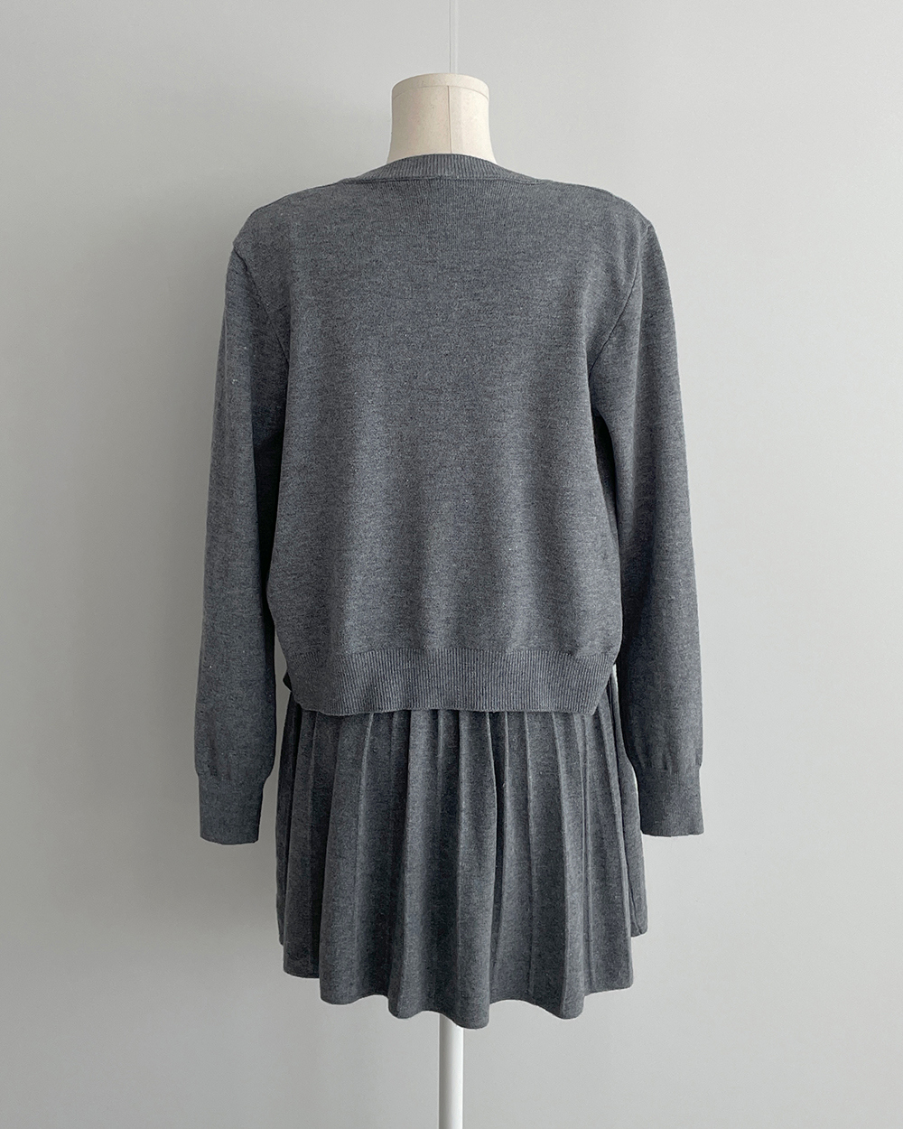 【最終値下げ】ノースリワンピ、カーディガンセット 最終値下げ】ノースリワンピ、カーディガンセット - メルカリ