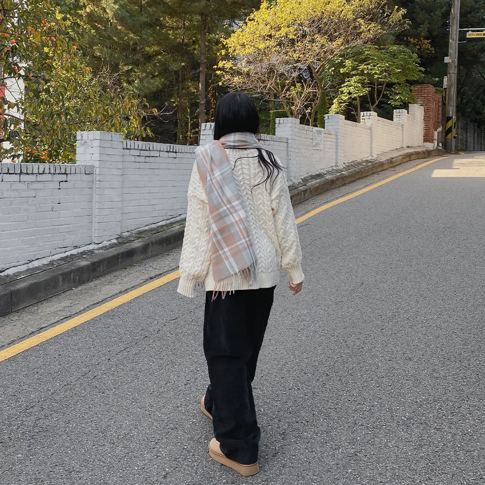 긴팔 티셔츠 모델 착용 이미지-S7L35