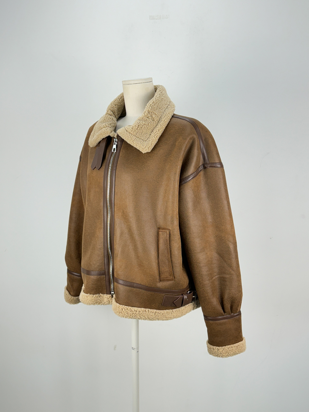 ダブルベルトネック配色ラインムートン風ジャケット | レディース