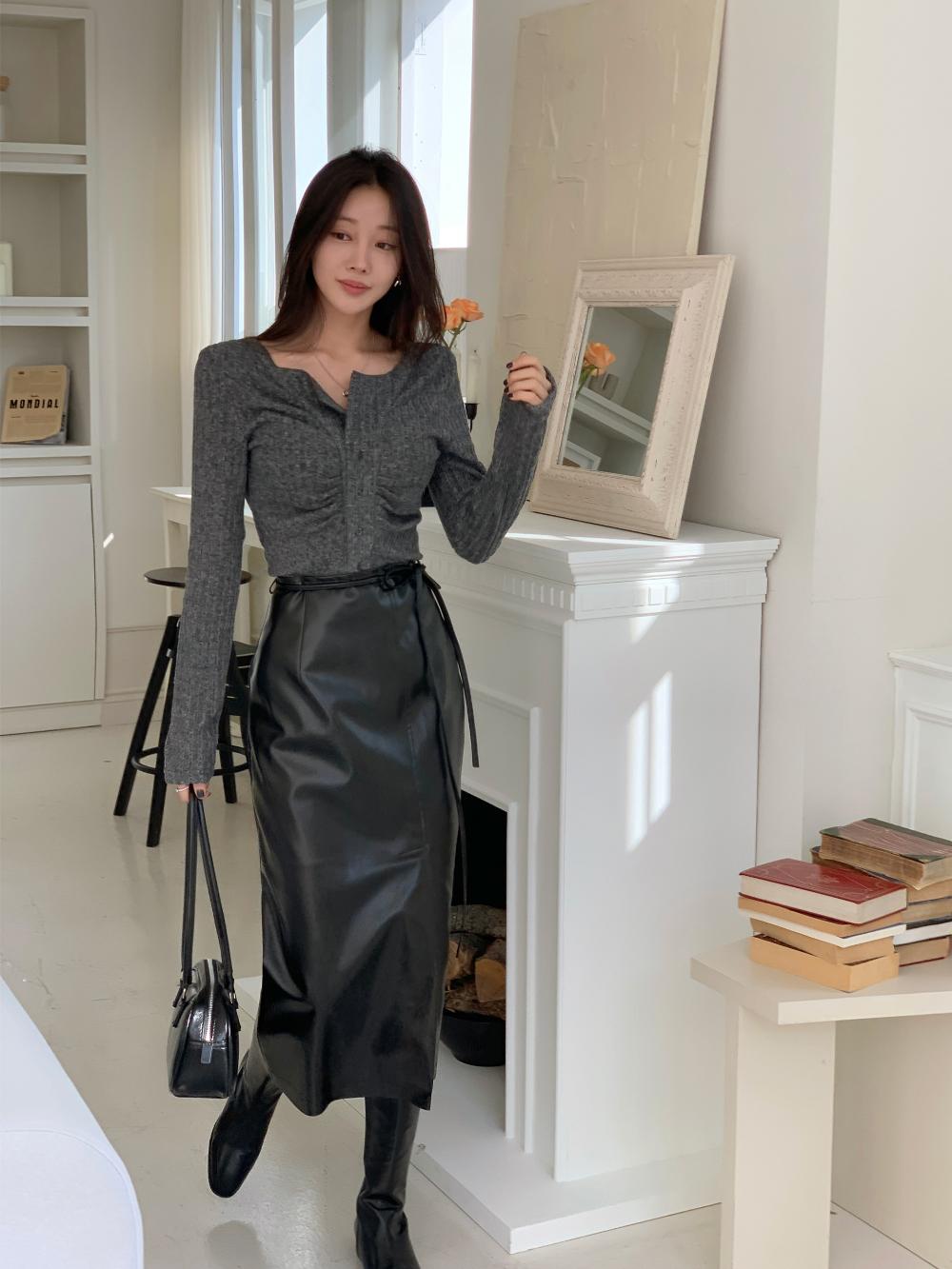 ストラップ付スリットロングエコレザースカート | レディース