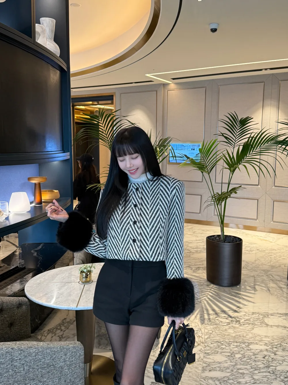 長袖Tシャツ モデル画像-S2L7